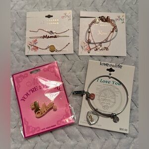 NWT Mama Jewelry Set